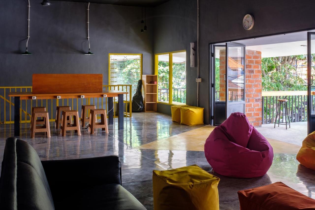 Kumpul Hostel Kuta Legian Buitenkant foto
